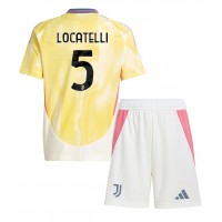 Juventus Manuel Locatelli #5 Replika babykläder Bortaställ Barn 2024-25 Kortärmad (+ korta byxor)